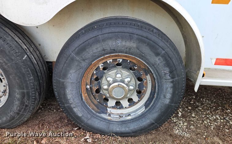 image for item FN5519 2003 Sundowner Stampede livestock trailer
