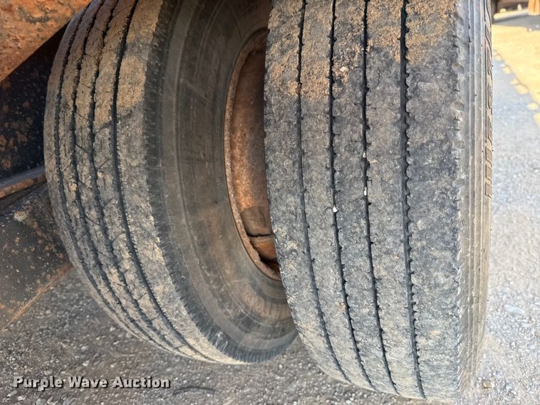 image for item GH9384 1994 Belshe DT-255 equipment trailer