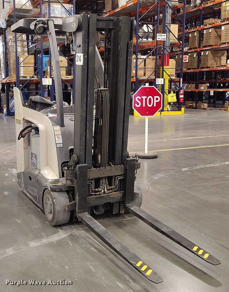 image for item IH9416 2017 Crown RC5545-40 forklift