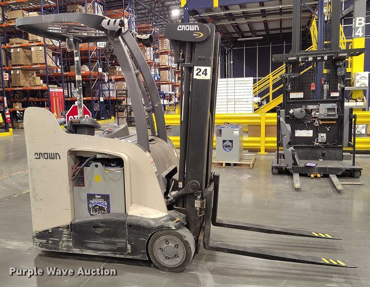 image for item IH9416 2017 Crown RC5545-40 forklift