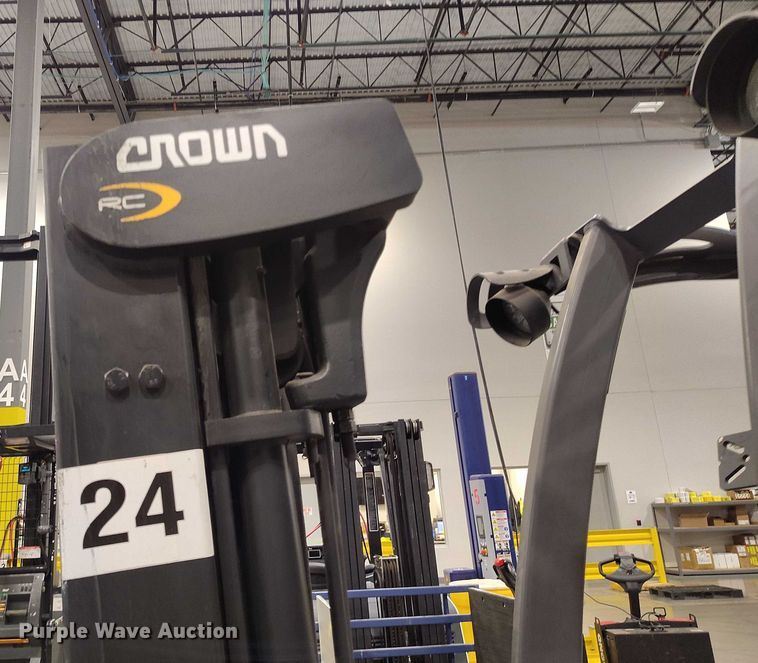 image for item IH9416 2017 Crown RC5545-40 forklift