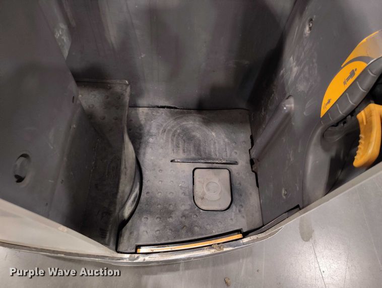 image for item IH9416 2017 Crown RC5545-40 forklift