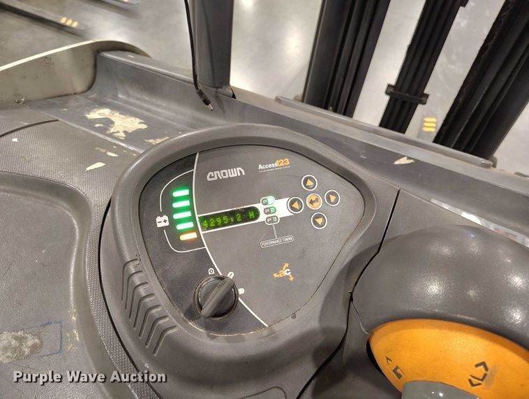 image for item IH9416 2017 Crown RC5545-40 forklift