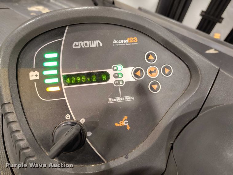 image for item IH9416 2017 Crown RC5545-40 forklift