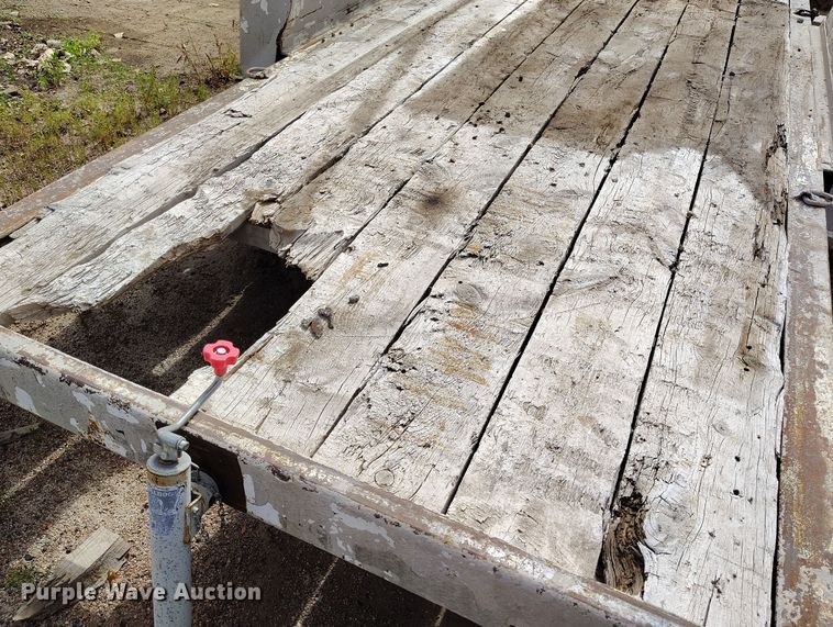 image for item IP9725 1996 Towmaster utility trailer