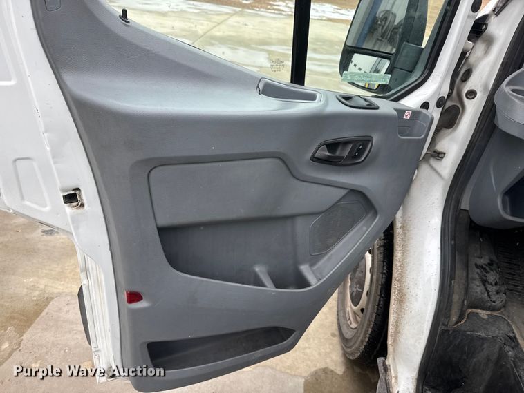 image for item NB9017 2019 Ford Transit 350 van