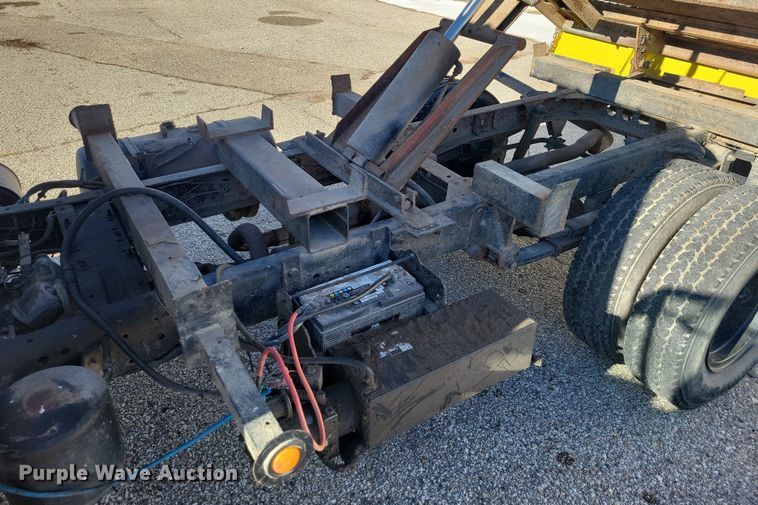 image for item NO9879 1986 Chevrolet 40 Tiltmaster dump flatbed truck