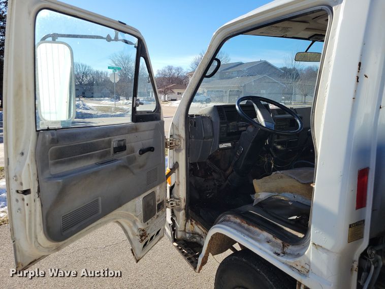 image for item NO9879 1986 Chevrolet 40 Tiltmaster dump flatbed truck