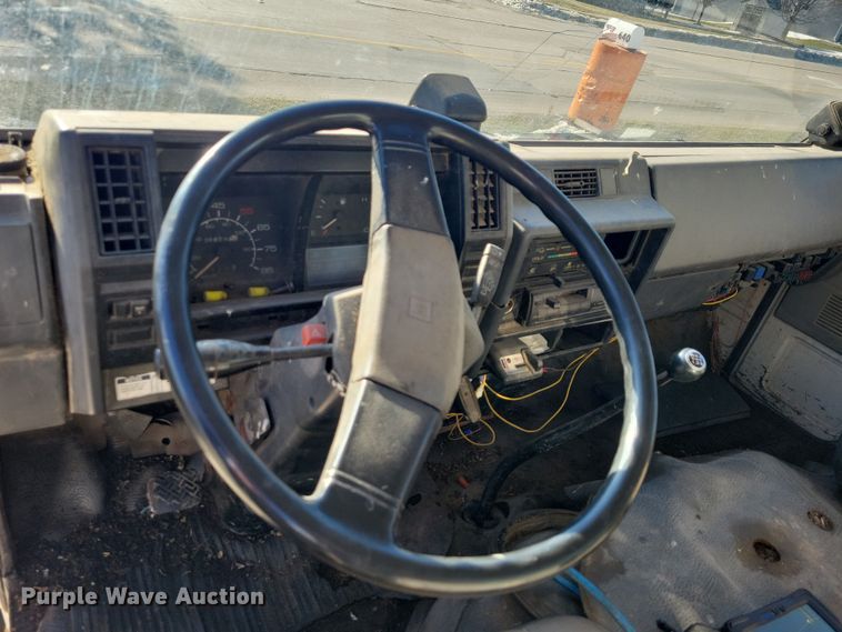 image for item NO9879 1986 Chevrolet 40 Tiltmaster dump flatbed truck