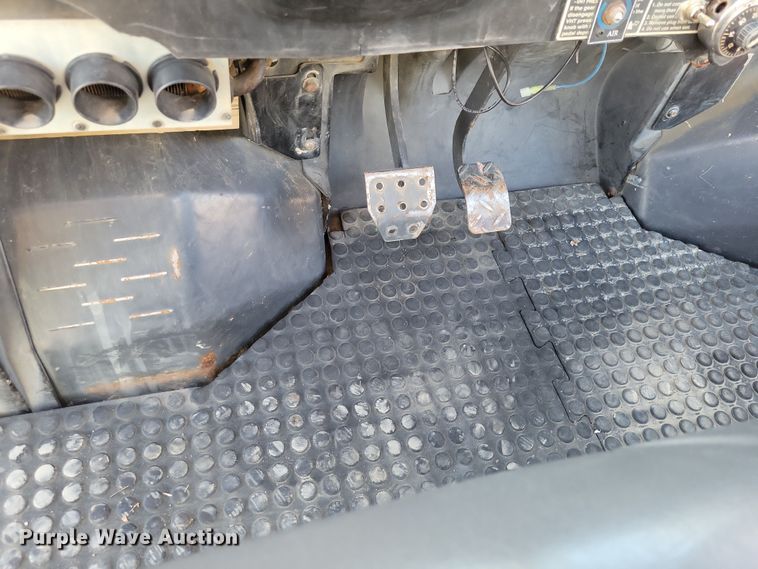 image for item NO9887 2001 Kubota RTV900 utility vehicle