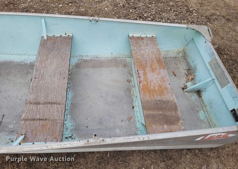 image for item NO9963 Boat motors