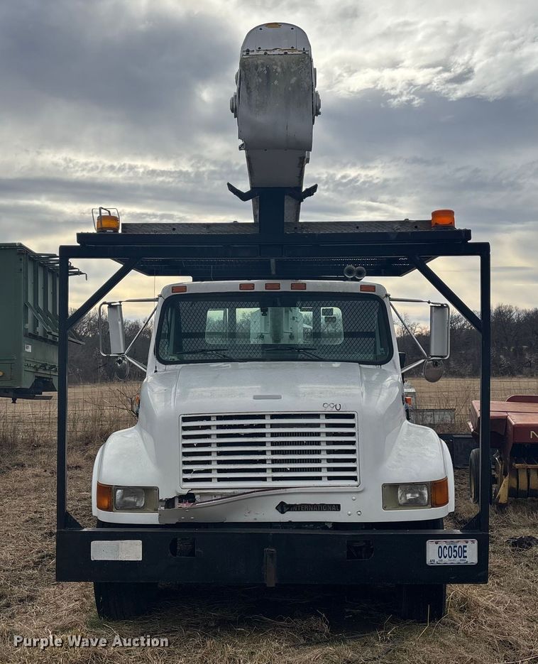 image for item OE9301 1999 International 4700 bucket truck