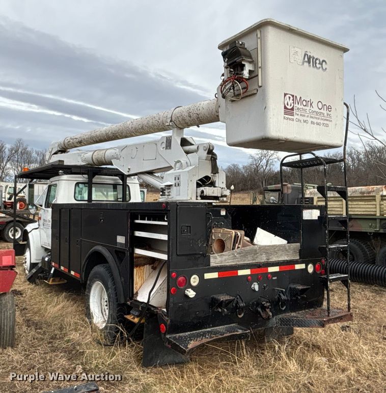 image for item OE9301 1999 International 4700 bucket truck