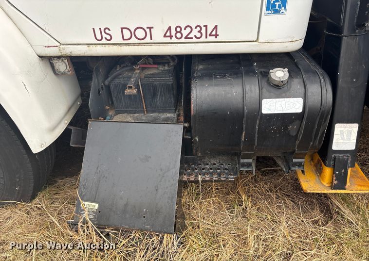 image for item OE9301 1999 International 4700 bucket truck