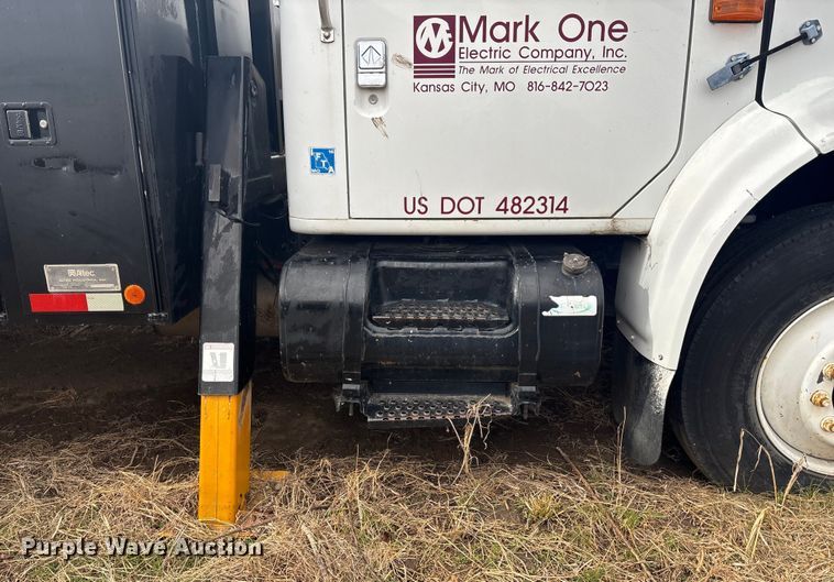 image for item OE9301 1999 International 4700 bucket truck