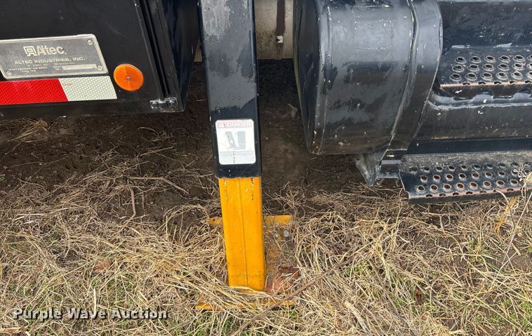 image for item OE9301 1999 International 4700 bucket truck