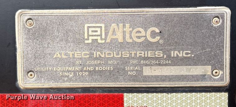 image for item OE9301 1999 International 4700 bucket truck