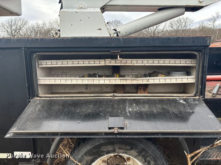 image for item OE9301 1999 International 4700 bucket truck