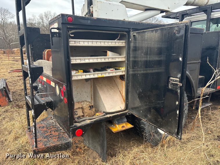 image for item OE9301 1999 International 4700 bucket truck