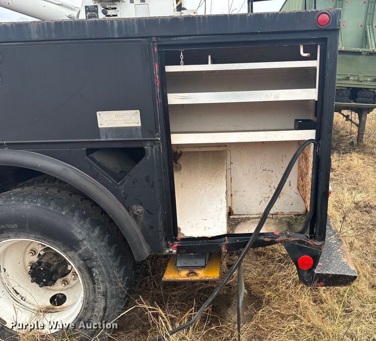 image for item OE9301 1999 International 4700 bucket truck