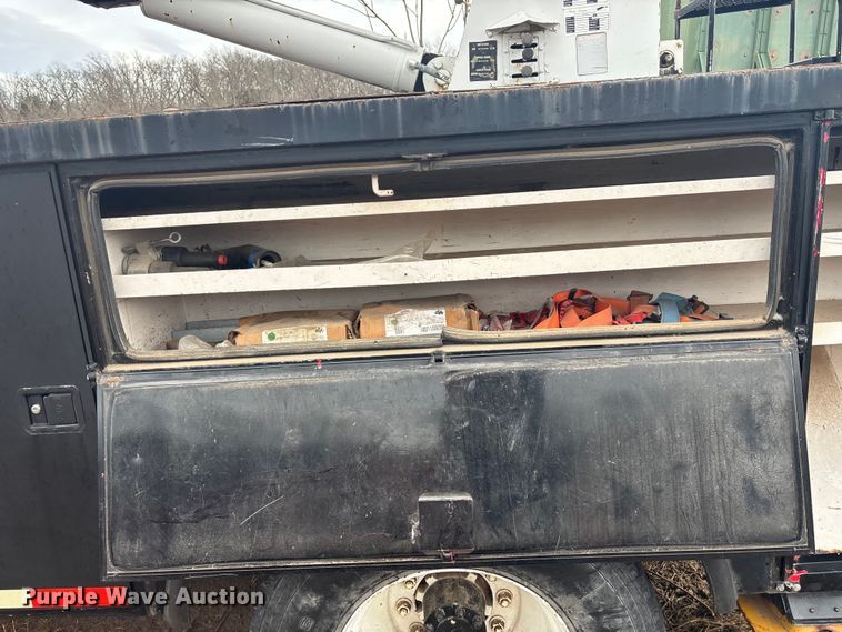 image for item OE9301 1999 International 4700 bucket truck