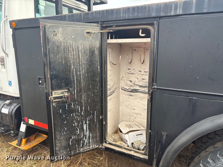 image for item OE9301 1999 International 4700 bucket truck