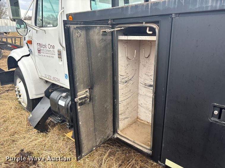 image for item OE9301 1999 International 4700 bucket truck