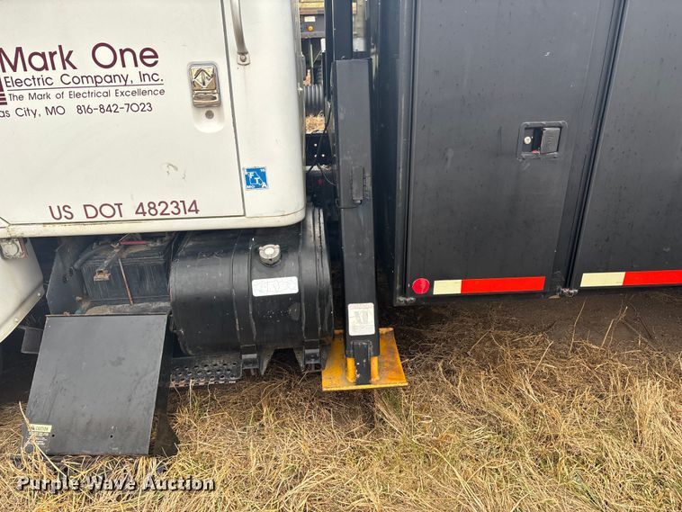 image for item OE9301 1999 International 4700 bucket truck