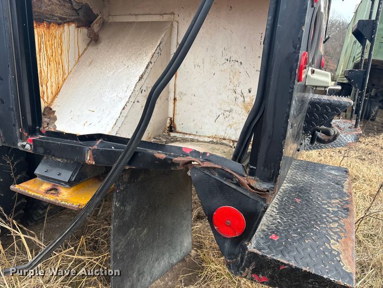 image for item OE9301 1999 International 4700 bucket truck