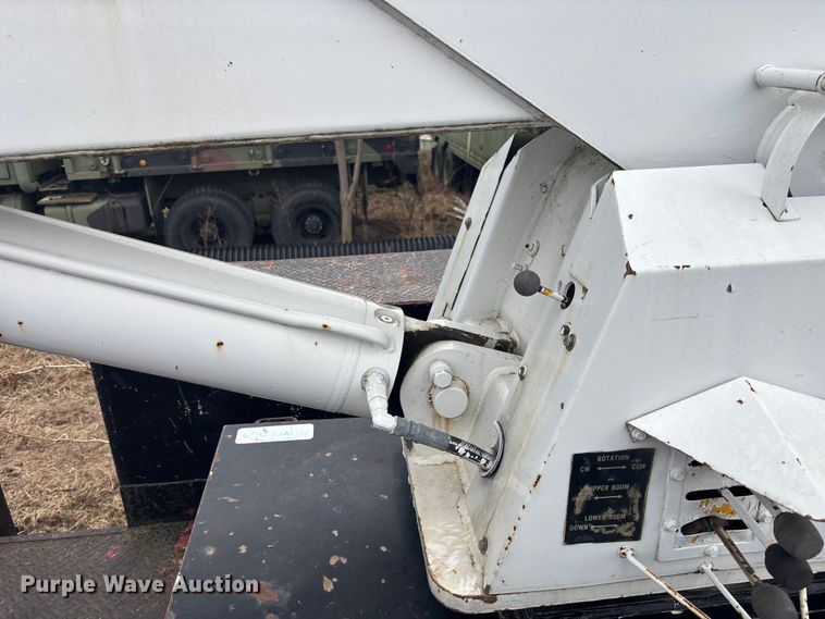 image for item OE9301 1999 International 4700 bucket truck