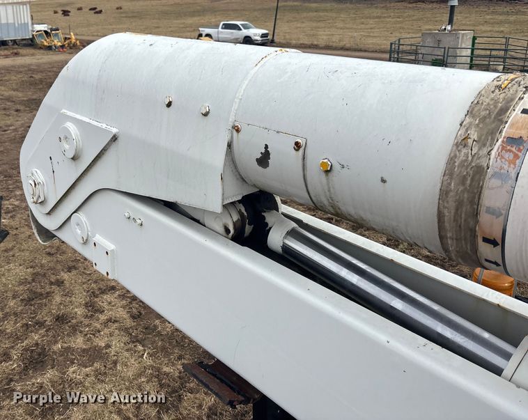 image for item OE9301 1999 International 4700 bucket truck