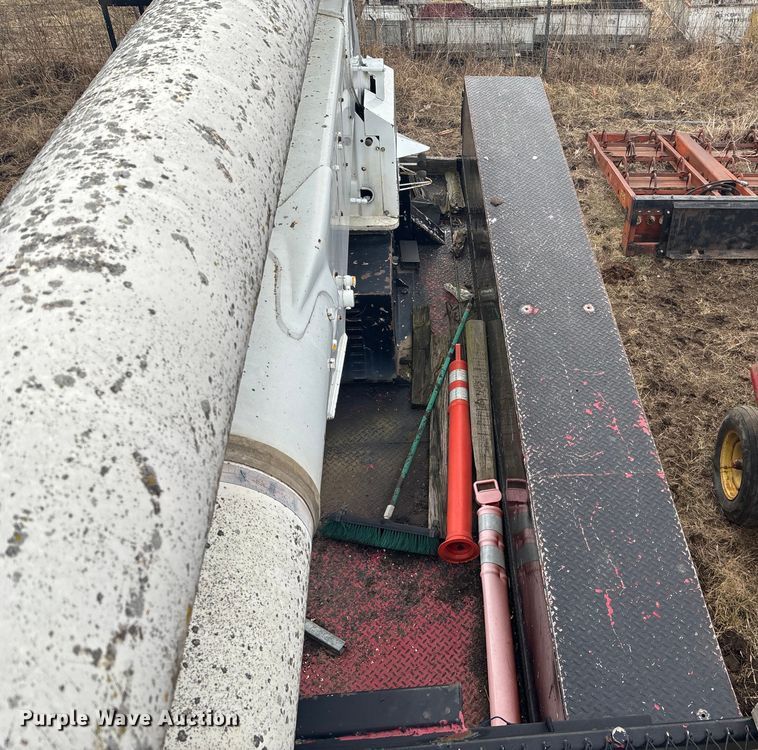 image for item OE9301 1999 International 4700 bucket truck