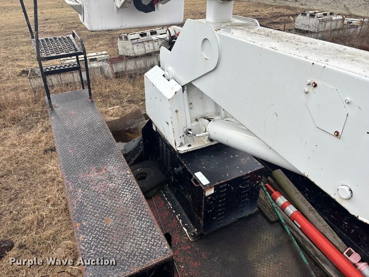 image for item OE9301 1999 International 4700 bucket truck