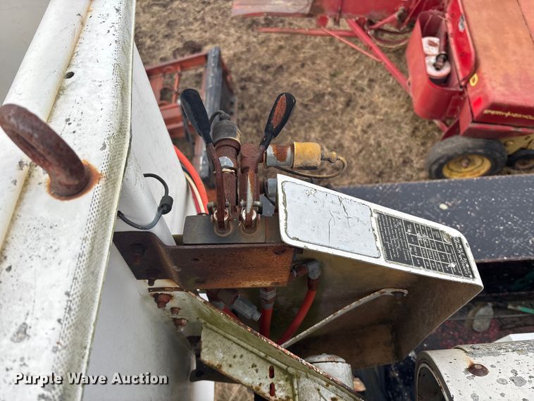 image for item OE9301 1999 International 4700 bucket truck