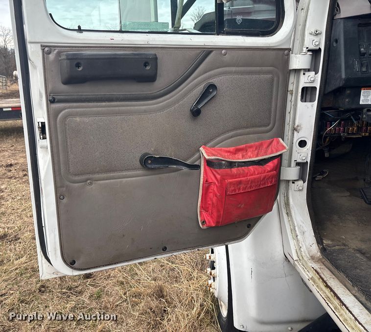 image for item OE9301 1999 International 4700 bucket truck