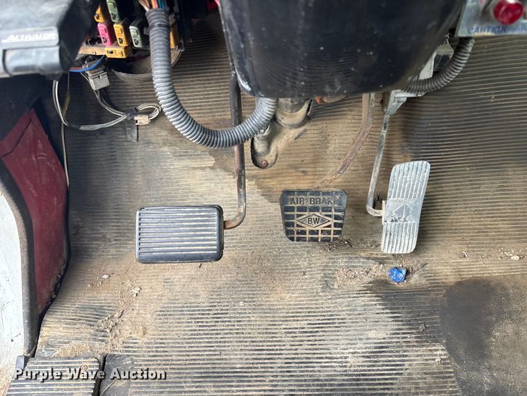 image for item OE9301 1999 International 4700 bucket truck