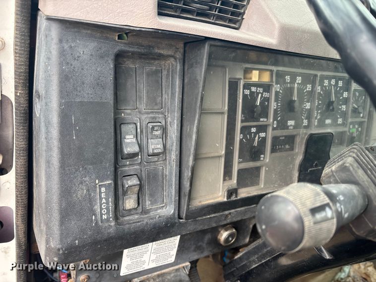 image for item OE9301 1999 International 4700 bucket truck