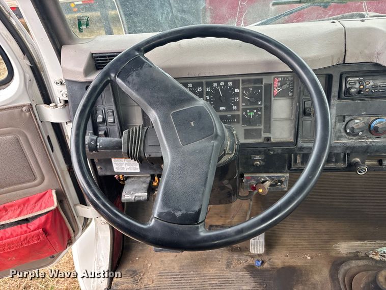 image for item OE9301 1999 International 4700 bucket truck