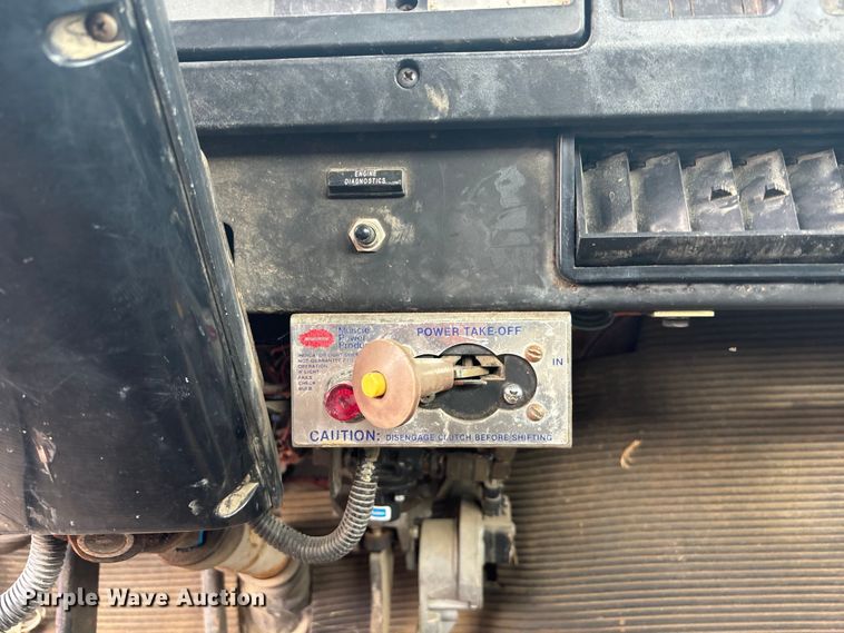 image for item OE9301 1999 International 4700 bucket truck