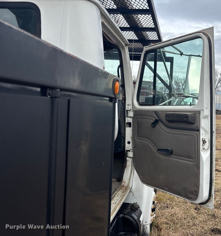 image for item OE9301 1999 International 4700 bucket truck