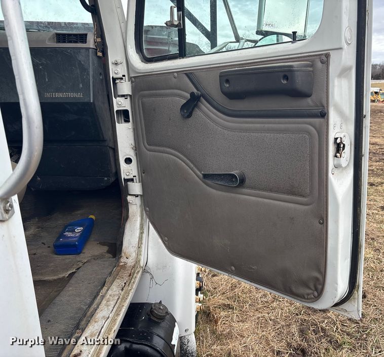 image for item OE9301 1999 International 4700 bucket truck