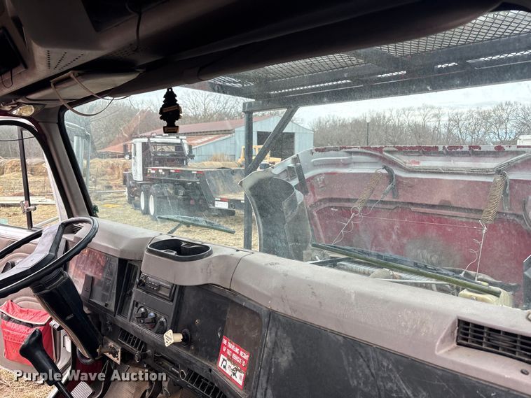 image for item OE9301 1999 International 4700 bucket truck