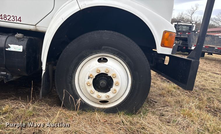 image for item OE9301 1999 International 4700 bucket truck