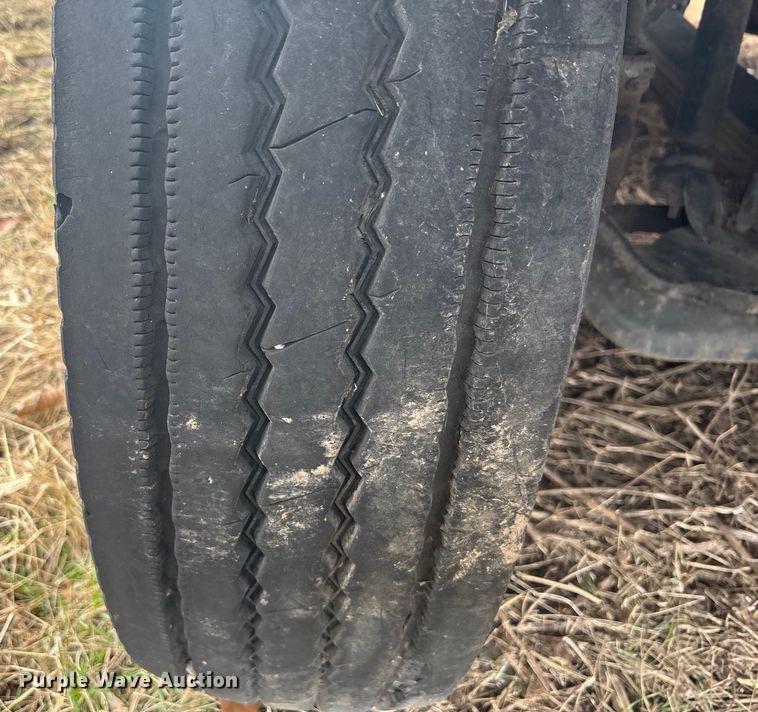 image for item OE9301 1999 International 4700 bucket truck