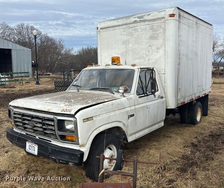 image for item OE9306 1982 Ford F350 box truck