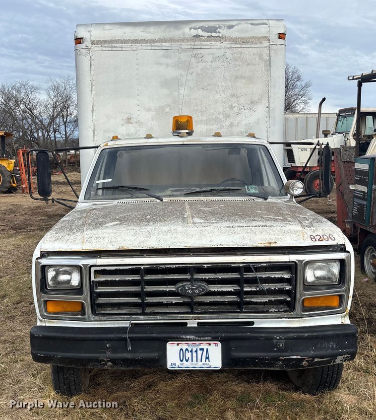 image for item OE9306 1982 Ford F350 box truck