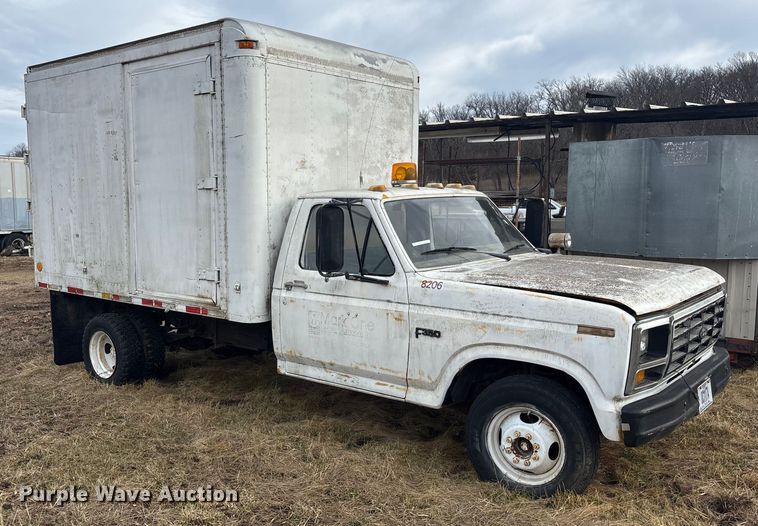 image for item OE9306 1982 Ford F350 box truck