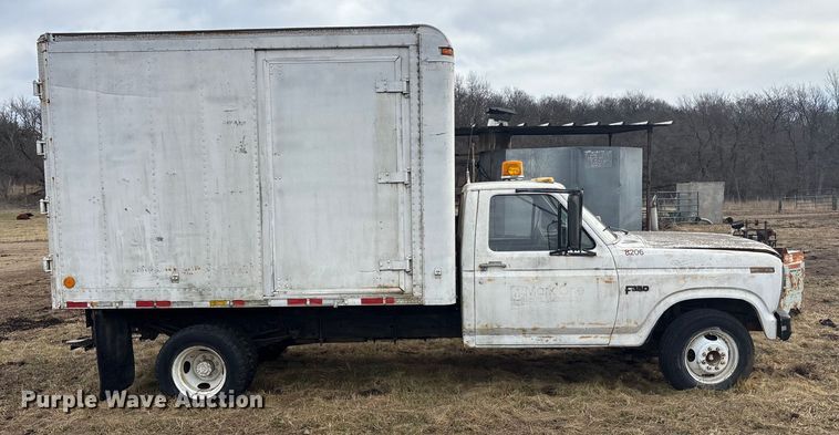 image for item OE9306 1982 Ford F350 box truck