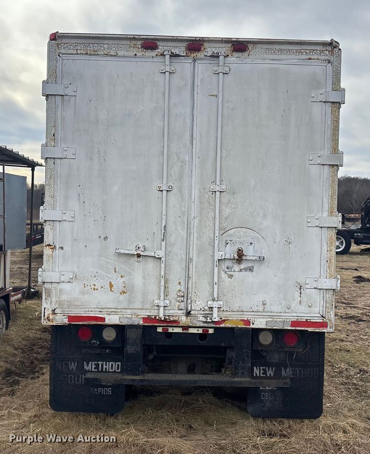 image for item OE9306 1982 Ford F350 box truck