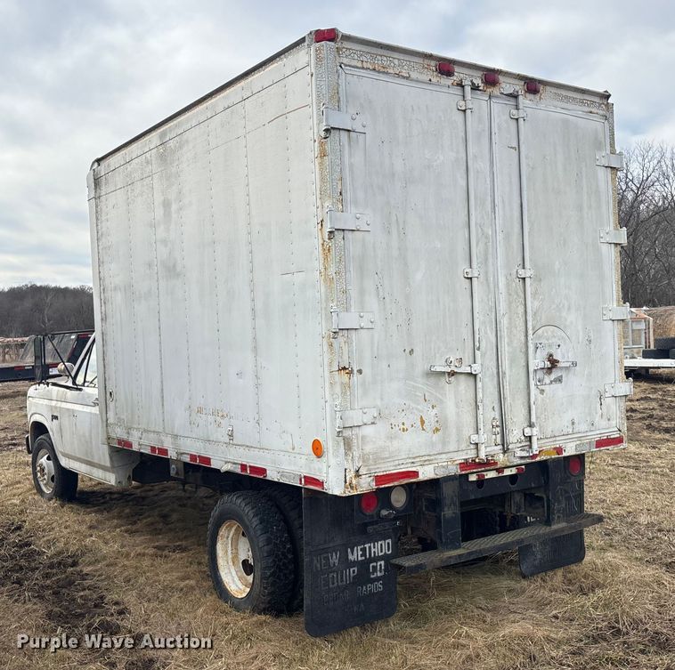 image for item OE9306 1982 Ford F350 box truck